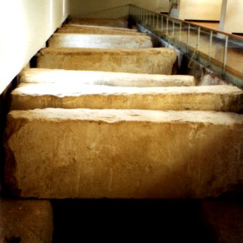 Die Abdeckblöcke der Bootsgrube #2