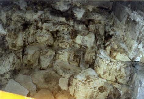 Graben in der Grabkammer